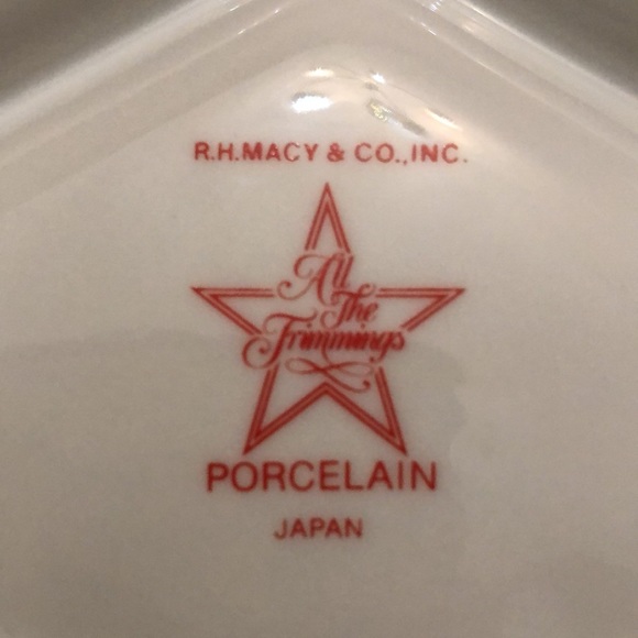 BOGO Porcelain Holly & Berry Dish-R H Macy & Co - Picture 3 of 9
